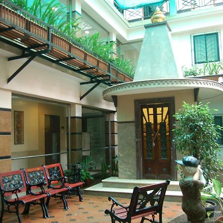 Haredia Hotel Мумбай Екстериор снимка