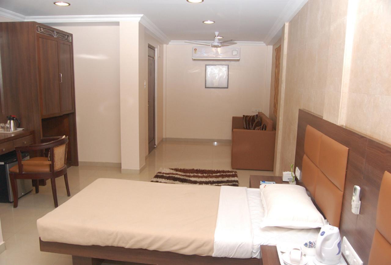 Haredia Hotel Мумбай Екстериор снимка