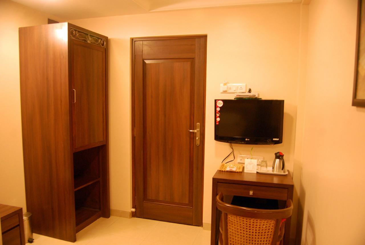 Haredia Hotel Мумбай Екстериор снимка