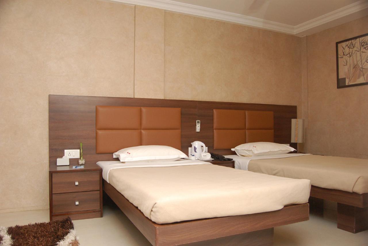 Haredia Hotel Мумбай Екстериор снимка