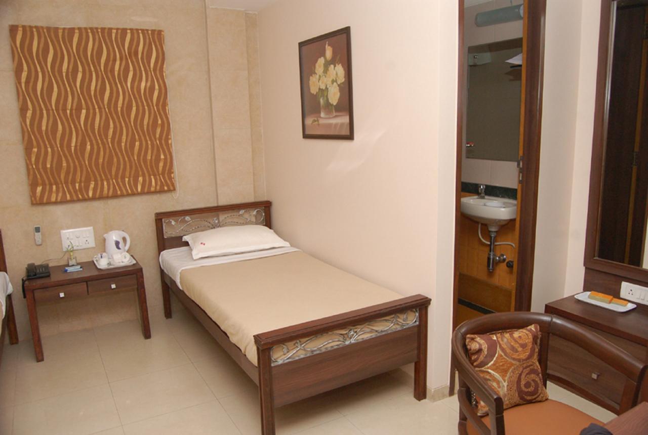 Haredia Hotel Мумбай Екстериор снимка