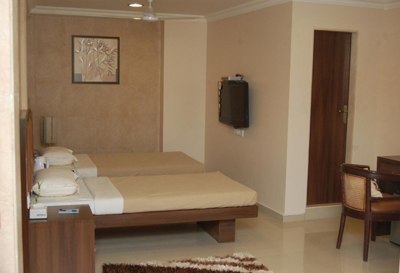 Haredia Hotel Мумбай Екстериор снимка