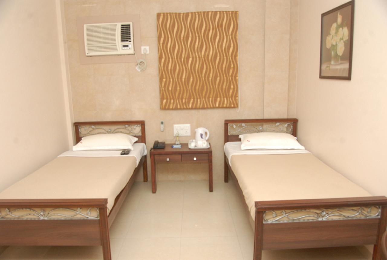 Haredia Hotel Мумбай Екстериор снимка