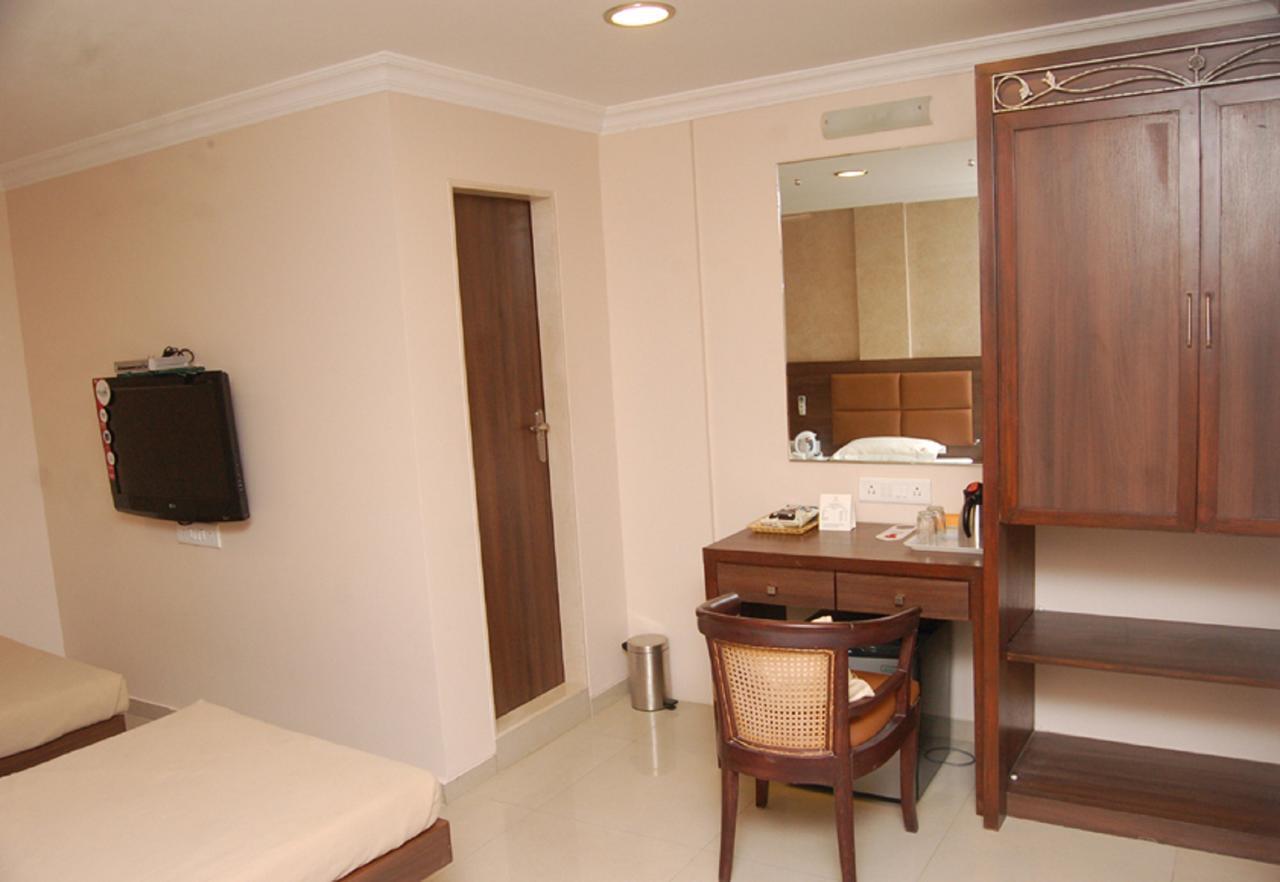 Haredia Hotel Мумбай Екстериор снимка