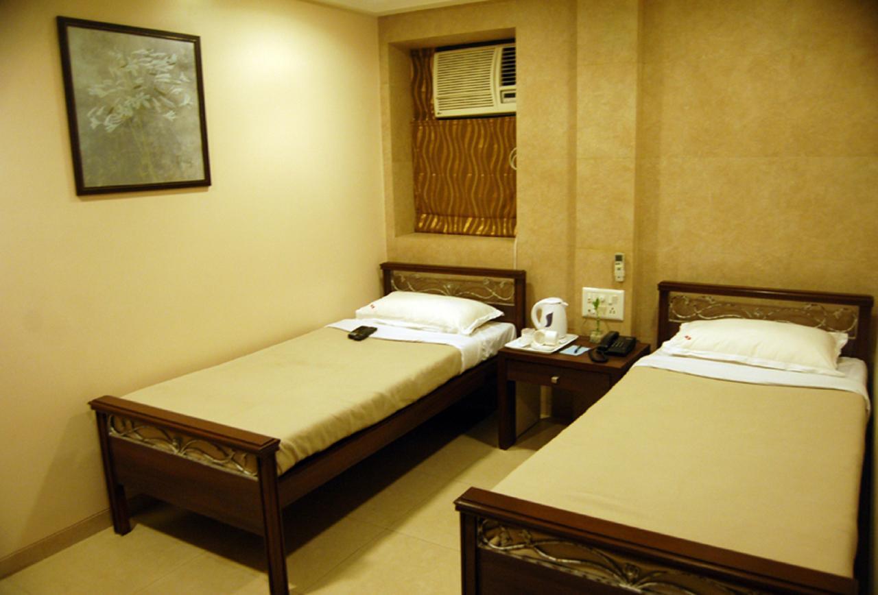 Haredia Hotel Мумбай Екстериор снимка