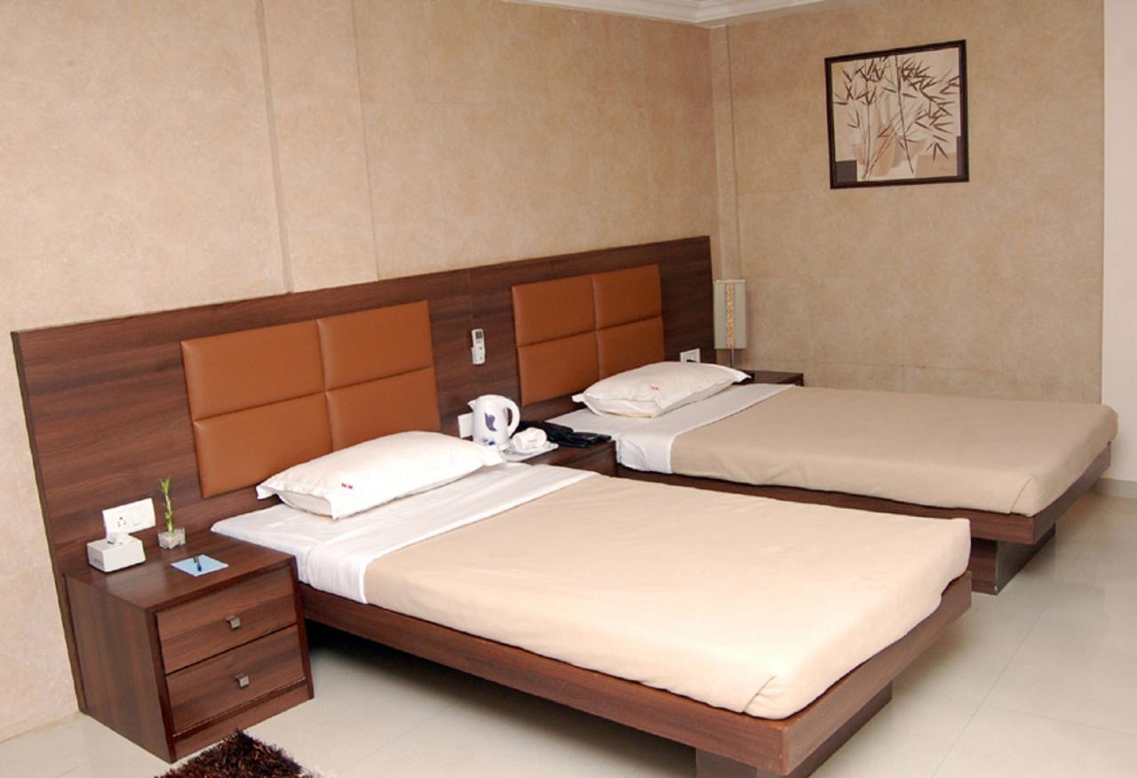 Haredia Hotel Мумбай Екстериор снимка